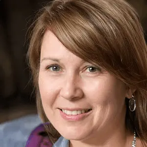 Jessica Perales-GL-Defend-Happy-Customer